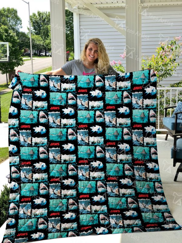 Jaws Quilt Blanket 01309